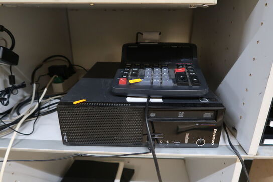 Computerskærm DEL P2419H med computer, tastatur og mus