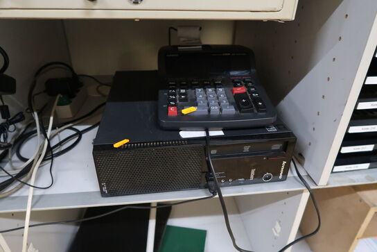 Computerskærm DEL P2419H med computer, tastatur og mus