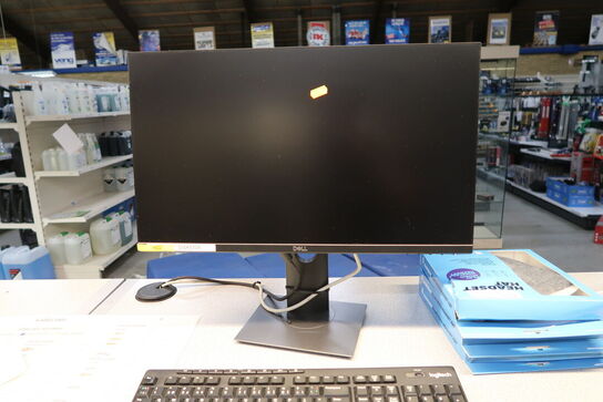 Computerskærm DEL P2419H med computer, tastatur og mus