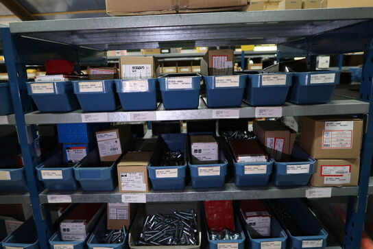 Div. Varelager, bolte, skæreskiver m.m.