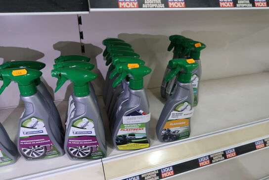 Hylde med div. Plejemidler m.m.