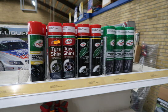 Hylde med div. Plejemidler m.m.