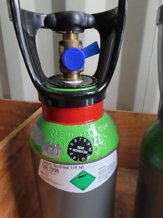 Div. flasker m. gas og ilt med mere