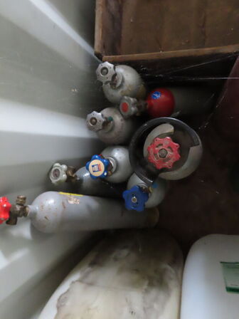 Div. flasker m. gas og ilt med mere