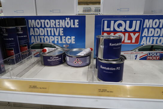 Hylde med div. Plejemidler m.m.