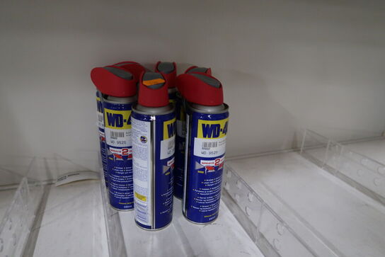 Hylde med div. Plejemidler m.m.