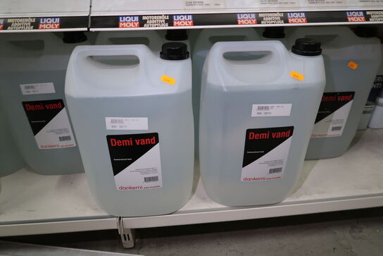 11 dunke demineraliseret vand