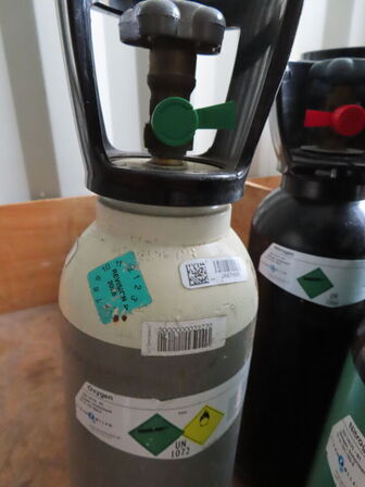 Div. flasker m. gas og ilt med mere