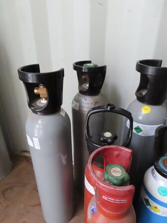 Div. flasker m. gas og ilt med mere