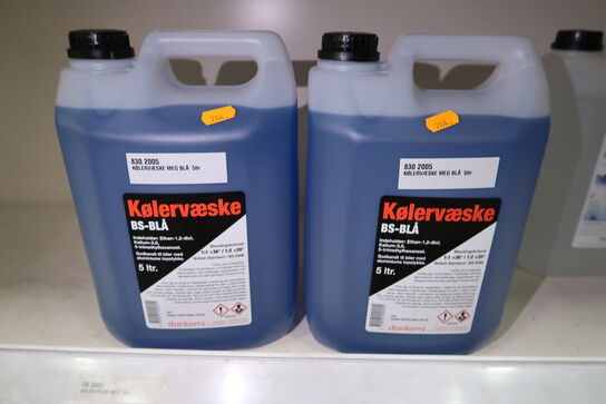 4 dunke kølervæske og demineraliseret vand 5L