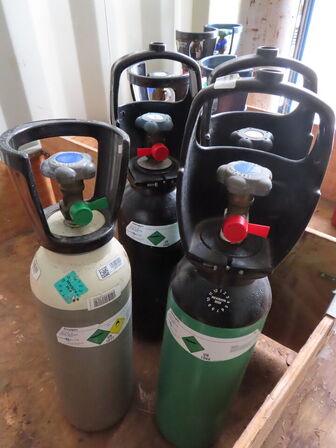 Div. flasker m. gas og ilt med mere