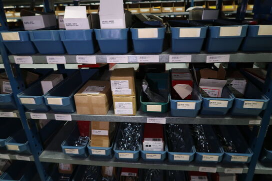 Div. Varelager, bolte, skæreskiver m.m.