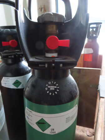 Div. flasker m. gas og ilt med mere