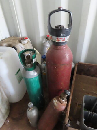 Div. flasker m. gas og ilt med mere