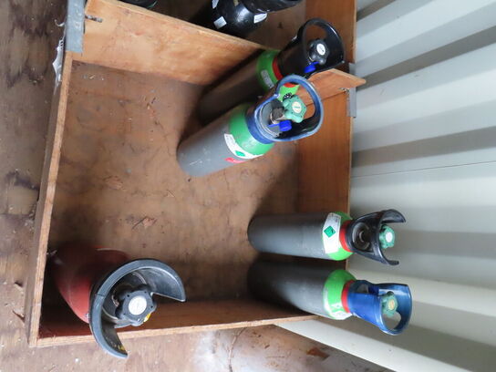 Div. flasker m. gas og ilt med mere