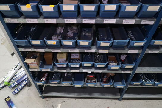 Div. Varelager, bolte, skæreskiver m.m.