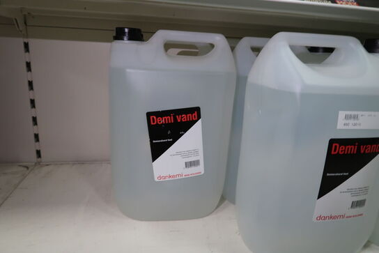 11 dunke demineraliseret vand