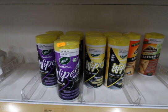 Hylde med div. Plejemidler m.m.