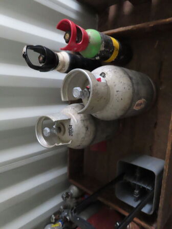Div. flasker m. gas og ilt med mere