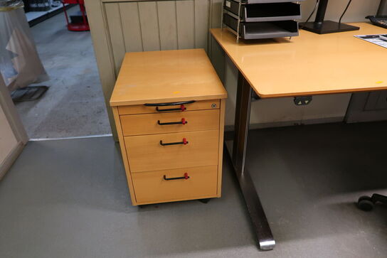 El. hæve/sænke skrivebord uden indhold samt kontorstol og skuffemodul