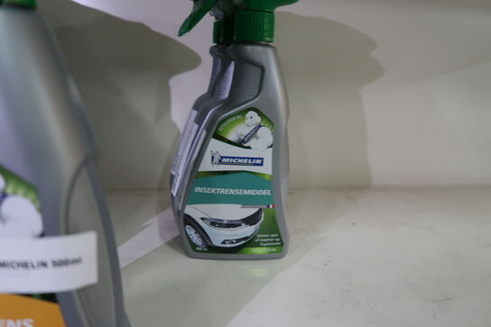 Hylde med div. Plejemidler m.m.