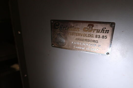 Pengeskab med indhold