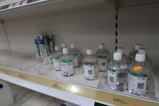 Hylde med div. Plejemidler m.m.