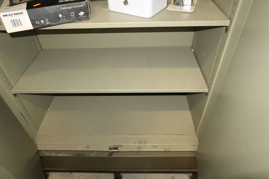 Pengeskab uden indhold