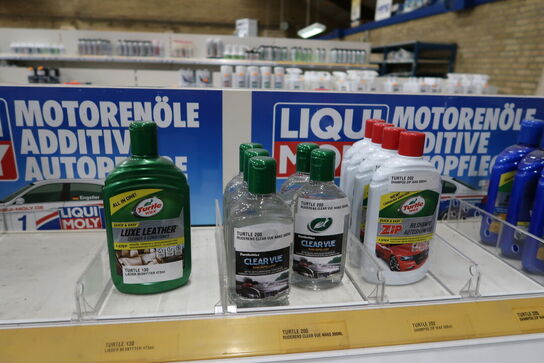 Hylde med div. Plejemidler m.m.