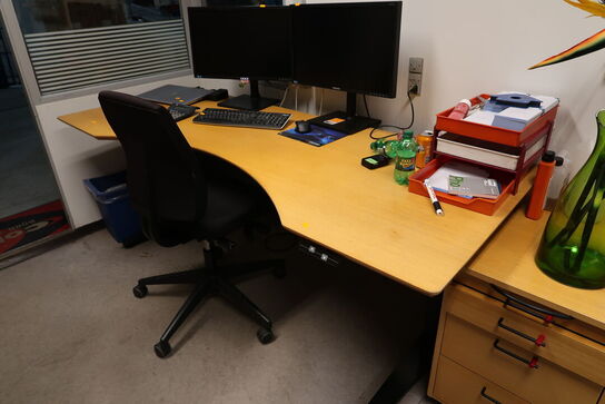 El. hæve/sænke skrivebord samt kontorstol og skuffemodul, stole og reoler