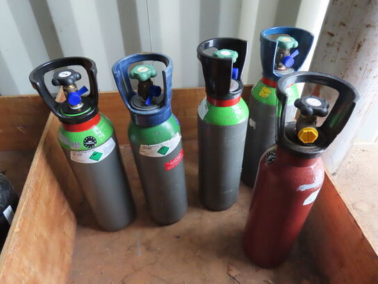 Div. flasker m. gas og ilt med mere
