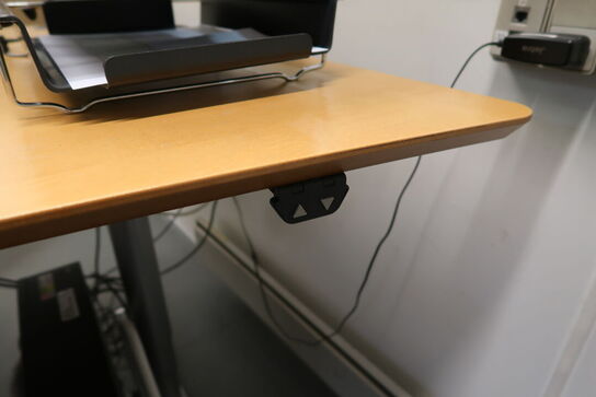 El. hæve/sænke skrivebord uden indhold samt kontorstol og skuffemodul