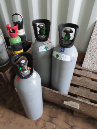 Div. flasker m. gas og ilt med mere
