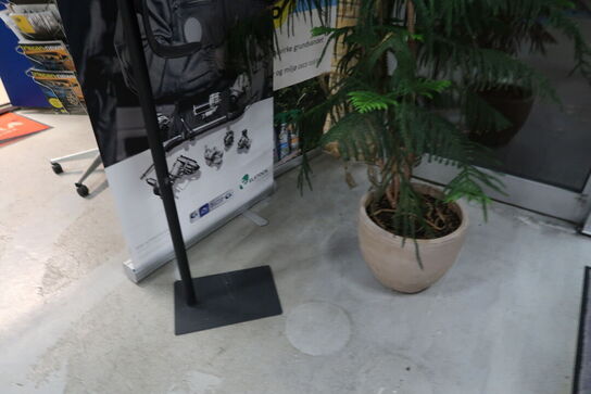 Plante i krukke, spritdispenser m.m.