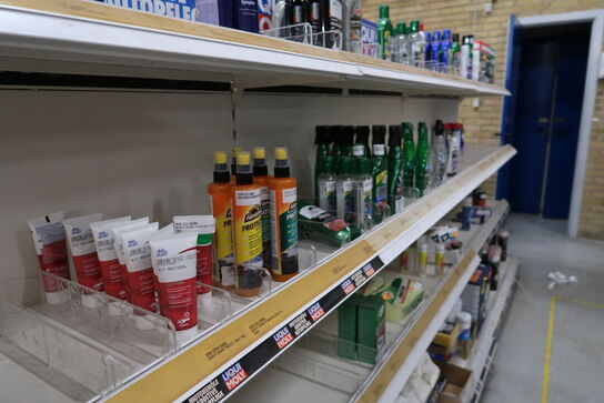 Hylde med div. Plejemidler m.m.