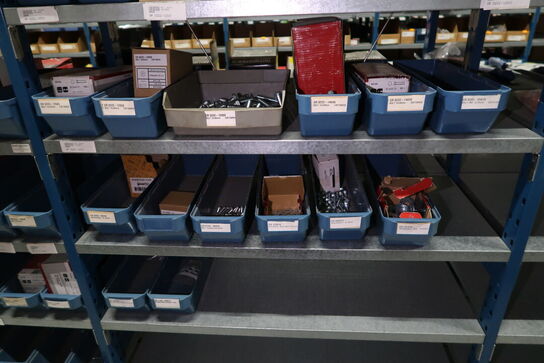 Div. Varelager, bolte, skæreskiver m.m.