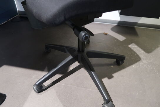 Hæve-/sænkebord + Kontorstol