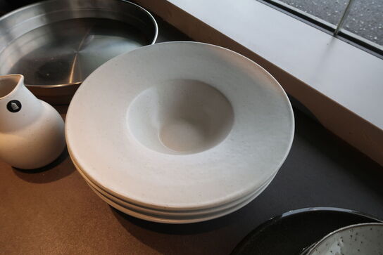 Diverse tallerkner og skåle