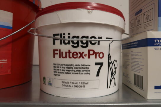 Stålreol med indhold 