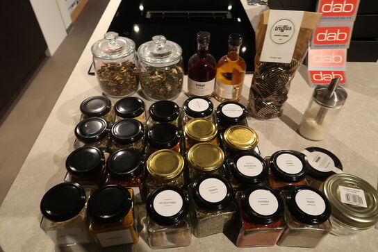 Stort parti krydderier