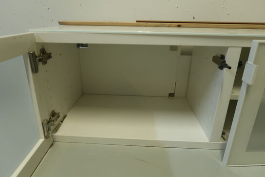 Væghængt skab med 2 låger 