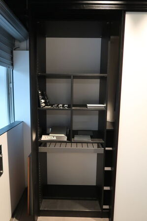 Kvik Garderobe indretning med skydelåger