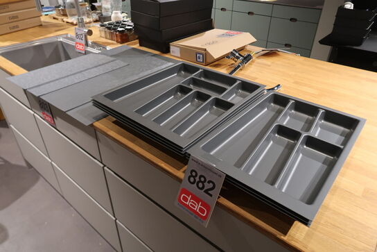 7 stk. Bestikbakker + 8 stk. Skridmåtter 