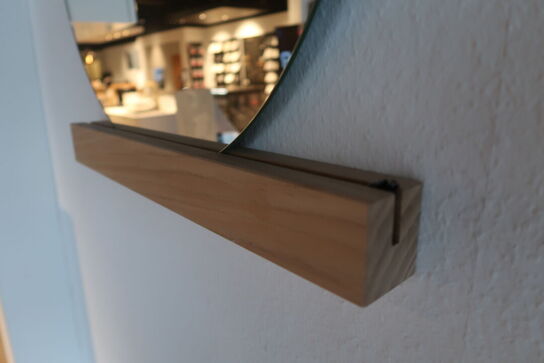 Spejl med hylde 