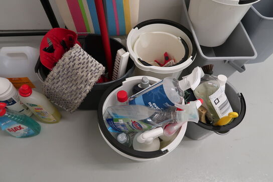 Diverse rengøringsartikler 