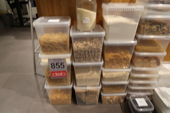 Stort parti madvarer i kondibøtter 