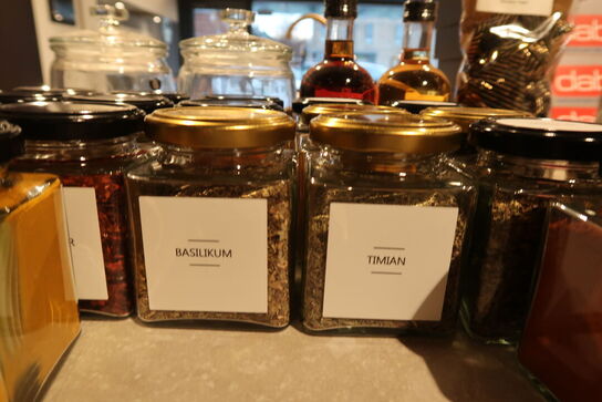 Stort parti krydderier