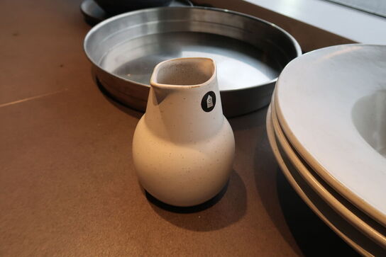 Diverse tallerkner og skåle