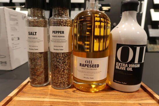 Bakke med diverse special produkter 