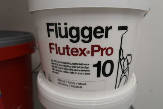 Stålreol med indhold 